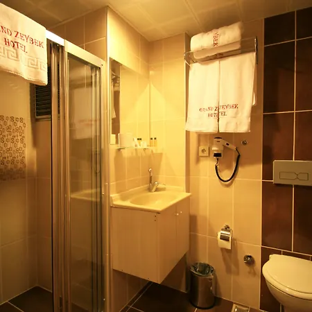 Grand Zeybek מלון 3*
