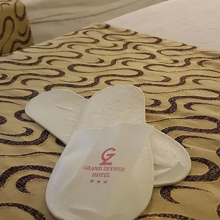 Grand Zeybek